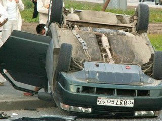 В Хакасии перевернулся ВАЗ - двое пострадавших